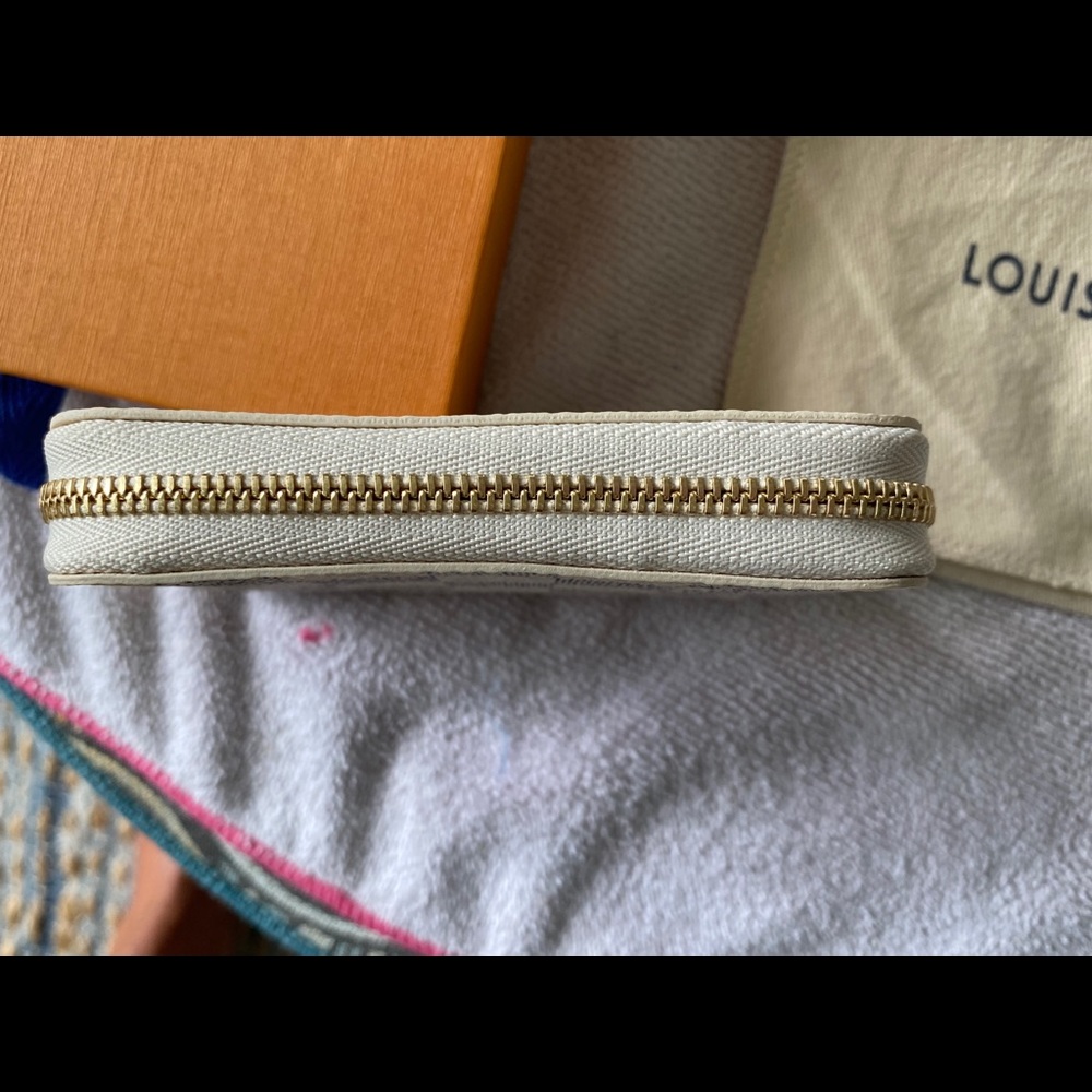 Authentic Louis Vuitton Zippy Coin Purse - Picture 6 of 8